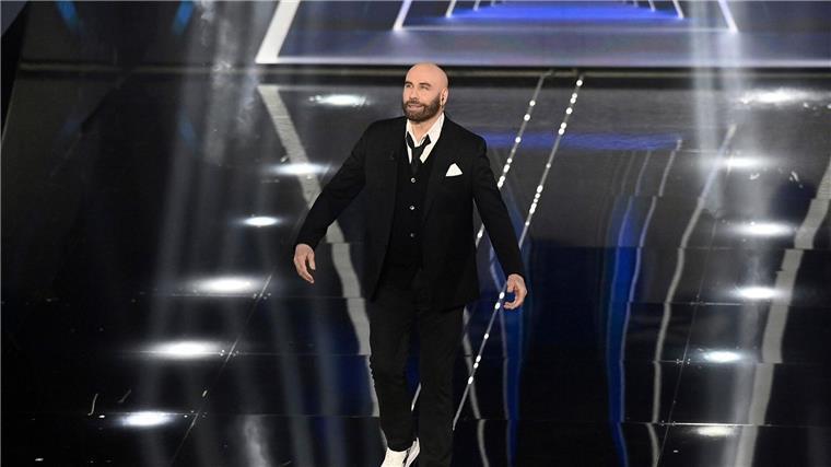 „Saturday Night Fever“ - John Travolta wird 70 John Travolta beim Sanremo Musikfestival, wo er mit einem Ententanz auffiel.