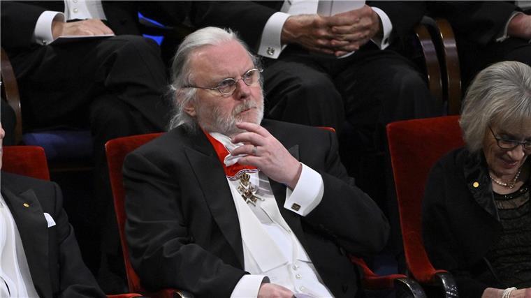 Norweger Jon Fosse mit Literaturnobelpreis ausgezeichnet Jon Fosse bei der Nobelpreisverleihung in Stockholm.