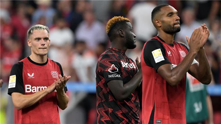 Tah über geplatzten Wechsel: Hin und Her war anstrengend Jonathan Tah (r) spricht über seinen geplatzten Wechsel.