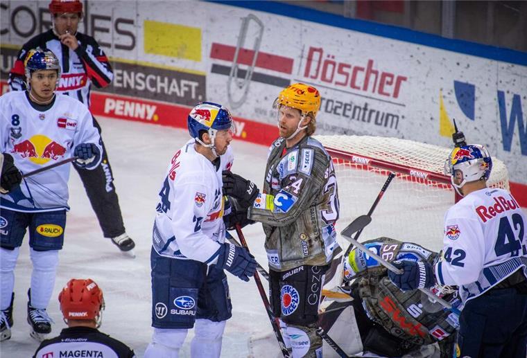 Tolle VIP-Tickets für Pinguins-Spiel am Sonntag zu gewinnen Jonathon Blum (links) und Philip Samuelsson haben hier noch etwas zu klären. In Spiel 6 der Playoff-Viertelfinalserie werden beide am Sonntag wohl wieder aufeinandertreffen. Und Sie können dabei sein.