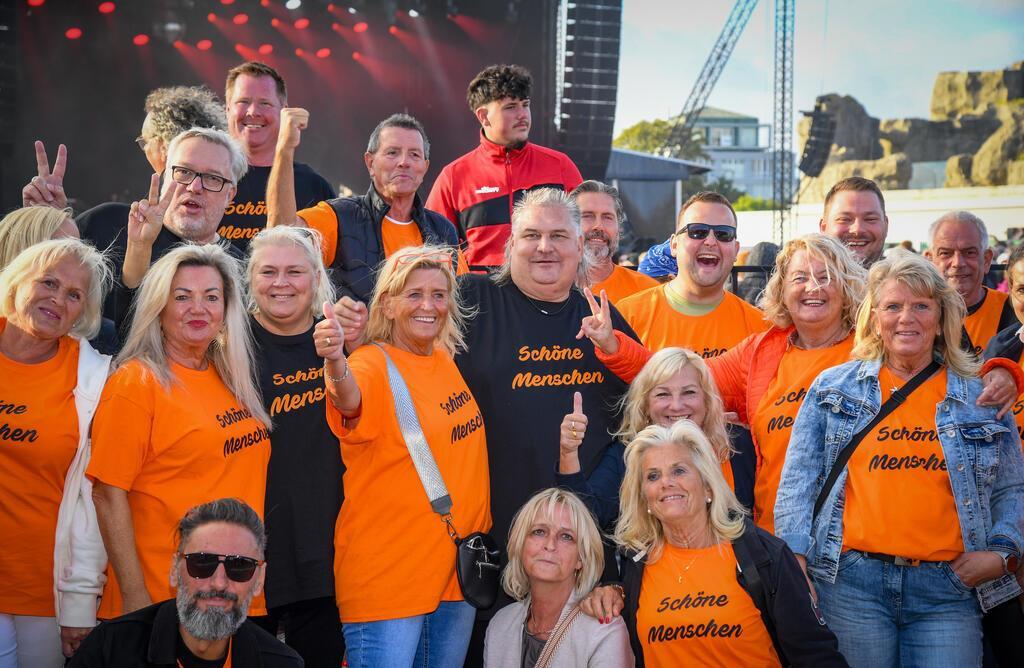 Jonny Voigt besucht mit seinem Team das Konzert von Christian Steiffen.