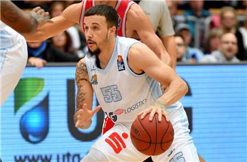 Jordan Brangers (rechts) und die Eisbären präsentieren sich am Sonntag zum ersten Mal in dieser Saison in der Bremer ÖVB-Arena. Es geht gegen Meister Bayern München.