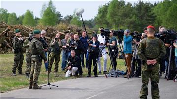 Journalisten begleiten die Militär Übung „Wettiner Heide“.