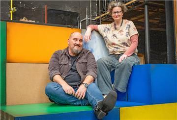 JUB-Leiterin Bianca Sue Henne und Regisseur Jens Kerbel vertrauen in der Vorweihnachtszeit auf einen Kinderbuch-Klassiker. 