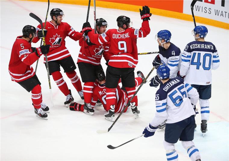 Kanada ist Eishockey-Weltmeister Jubel bei den "Ahornblättern": Kanada ist Eishockey-Weltmeister. Shipenkov/dpa