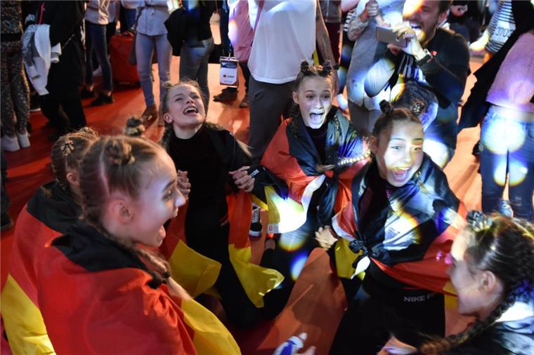 Jubel bei der Gruppe Circle: Die Mädchen sind Europameister. Foto Meyer