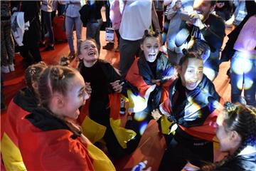 Jubel bei der Gruppe Circle: Die Mädchen sind Europameister. Foto Meyer