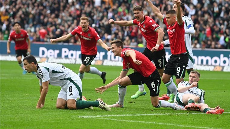 1:0 gegen Schalke: Hannover überzeugt nach Derby-Pleite Jubel in Hannover: Fabian Kunze (M) trifft gegen Schalke 04.