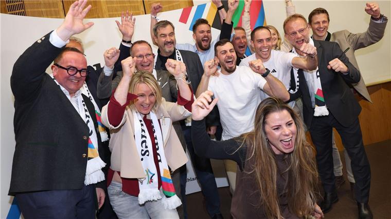 München erhöht Druck auf DOSB nach klarem Olympia-Votum Jubel nach einem klaren Votum: Die Befürworter freuen sich über das Ja zur Münchner Olympia-Bewerbung.