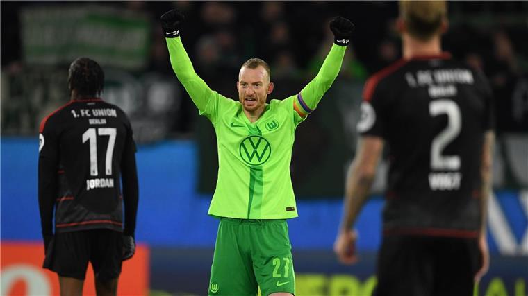 Wolfsburg-Kapitän über Kritik: „Der muss nach München gehen“ Jubel über den ersten Heimsieg: Wolfsburgs Kapitän Maximilian Arnold nach dem 1:0 gegen Union Berlin.