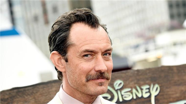Jude Law gefiel sich nicht im Superman-Kostüm Jude Law als Superman? Der Schauspieler entschied sich gegen die Rolle.