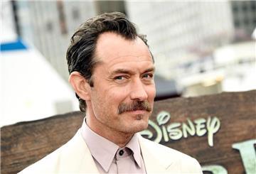 Jude Law ist im Nachhinein sehr stolz darauf, wie er als junger Schauspieler mit seinem neuen Ruhm umgegangen ist.