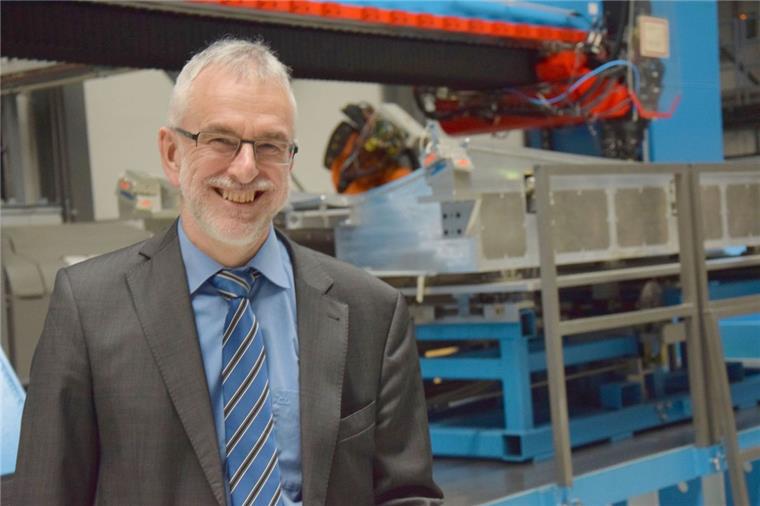 Nordenhamer Technologiezentrum ist auf neuem Kurs Jürgen B. Mayer ist Geschäftsführer des Technologiezentrums in Einswarden. Er will die Einrichtung in der Region stärker vernetzen und neue Partner ins Boot holen. Er denkt da an Firmen aus der Schiffsbau-, Windanlagen- und Automobilbranche.