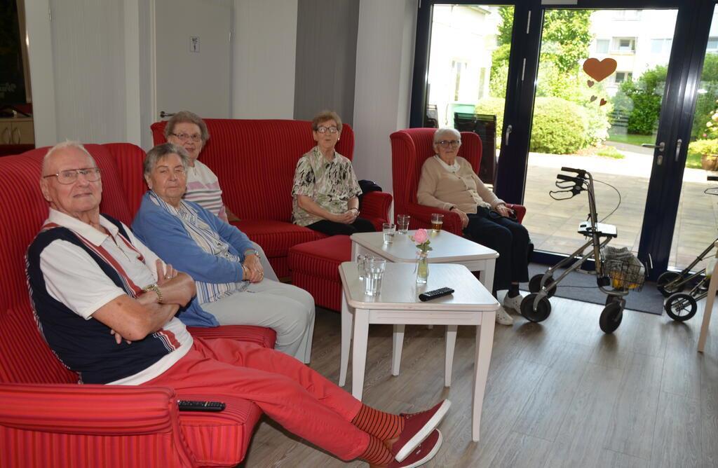 Jürgen Burkhardt mit seiner Filmgruppe.