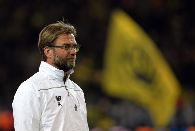 Jürgen Klopp kehrte mit seinem neuen Club FC Liverpool an seine alte Wirkungsstätte nach Dortmund zurück. Foto  Gambarini/dpa