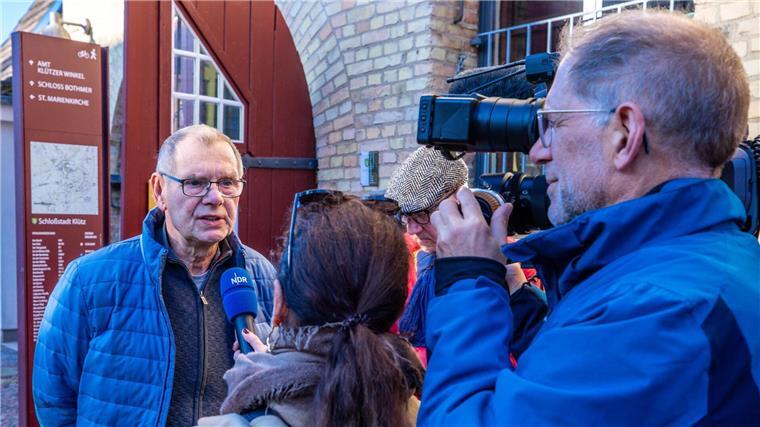 Streit um Friedman-Lesung - Literaturhaus-Chef soll gehen Jürgen Mevius, Bürgermeister von Klütz, sah keine Basis mehr für eine weitere Zusammenarbeit mit dem bisherigen Leiter des Literaturhauses „Uwe Johnson“ Oliver Hintz.