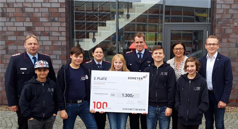 Jugendfeuerwehr Cappel bei der Preisübergabe bei der Firma Domeyer in Bremen