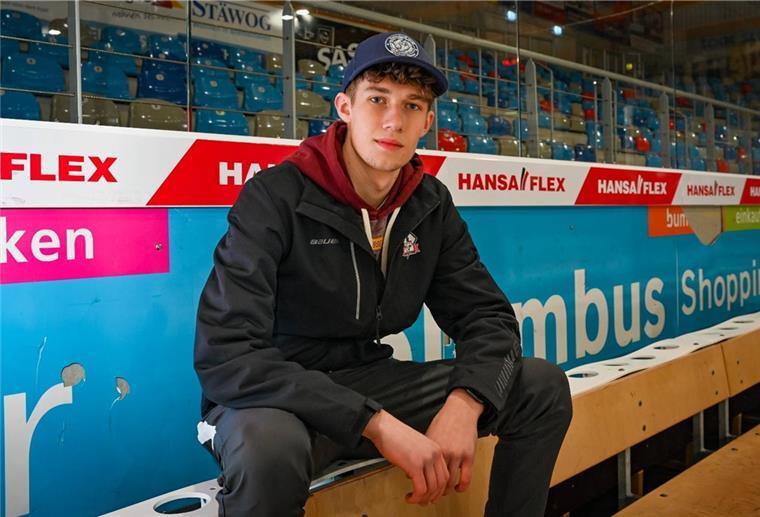 Eishockeyspieler Sebastian Linke punktet durch Ehrgeiz Jugendsportler Sebastian Linke spielt beim REV Bremerhaven in der U20-Eishockeymannschaft.