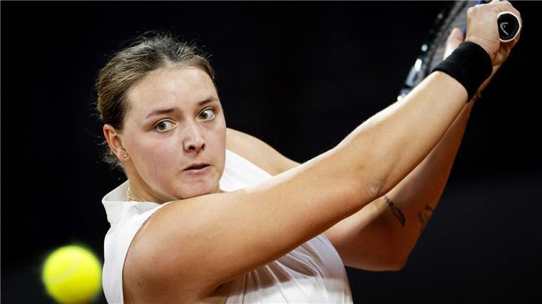 Ohrfeige und ein paar Tränen: Tennis-Team ohne Chance raus Jule Niemeier kassiert die nächste Niederlage.