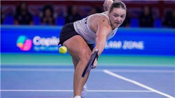 Jule Niemeier streckte sich gegen Emma Raducanu vergebens.