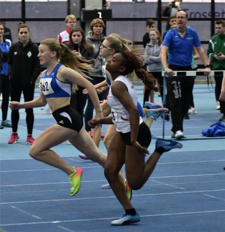 Jule Wachtendorf aus Nordenham Landesmeisterin über 60 Meter Jule Wachtendorf (links) vom SV Nordenham verteidigte ihren Hallentitel bei den gemeinsamen Meisterschaften der Leichtathletik-Verbände Niedersachsen und Bremen.