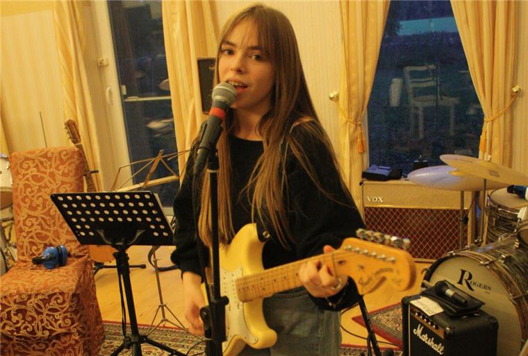 Wittstedterin (17) bei Musikwettbewerb dabei Julia Giampietro aus Wittstedt macht bei dem Wettbewerb Plattsounds mit.