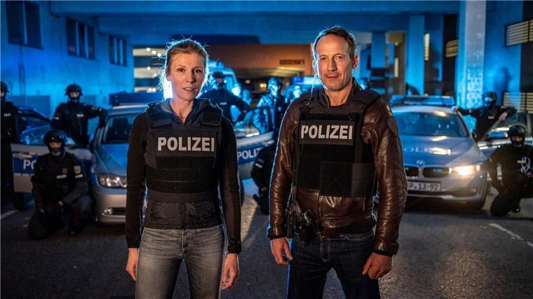 Franziska Weisz nimmt Abschied vom Falke-„Tatort“ Julia Grosz (Franziska Weisz) und Thorsten Falke (Wotan Wilke Möhring) in einer Szene aus „Tatort: Was bleibt“.