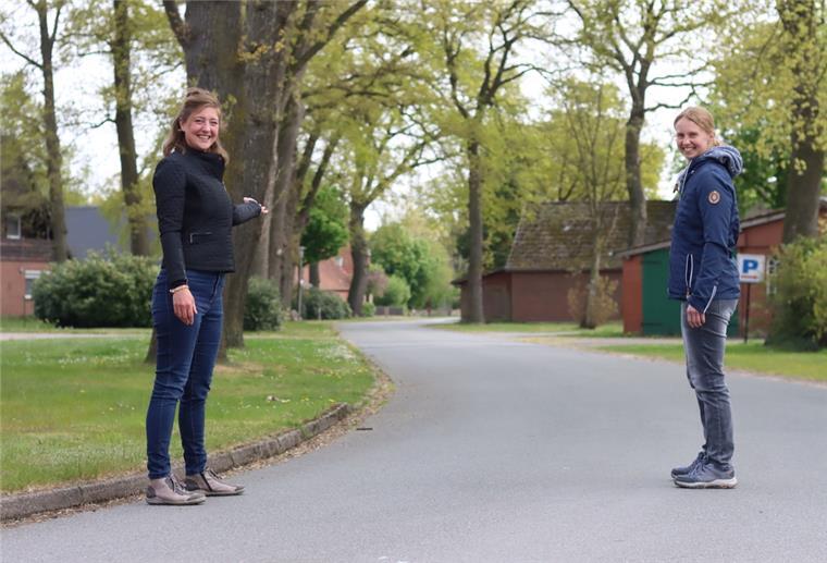 Hepstedt: Straße wird zur Schnäppchenmeile Julia Heuduk (links) und Jana Meyer-Lindemann organisieren den ersten Langschläfer-Flohmarkt in Hepstedt.