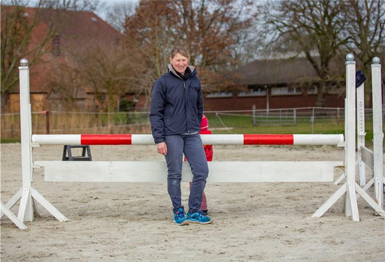 Große Pläne für den Reitsport Julia Renken hat sich in Ruhwarden ihr eigenes Trainingsgelände geschaffen - jetzt möchte sie das Unterrichtsangebot ausbauen.