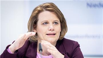 Julia Willie Hamburg (Bündnis 90/Die Grünen), Kultusministerin von Niedersachsen, spricht auf einer Pressekonferenz zur Unterrichtsversorgung in Niedersachsen und zum Start des 2. Schulhalbjahres.