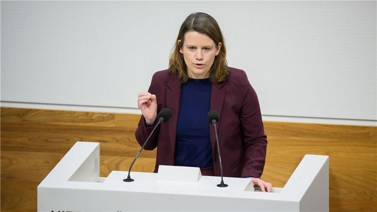 Virtuelle Realität: Pilotprojekt für Berufsschullehrer Julia Willie Hamburg, Kultusministerin von Niedersachsen.