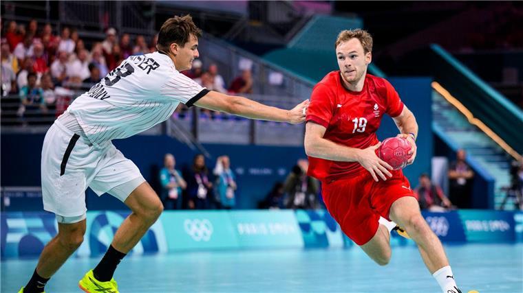 Olympia-Schreck Gidsel macht DHB-Handballern wenig Hoffnung Julian Köster weiß es: Mathias Gidsel (r) in Topform ist kaum zu stoppen.