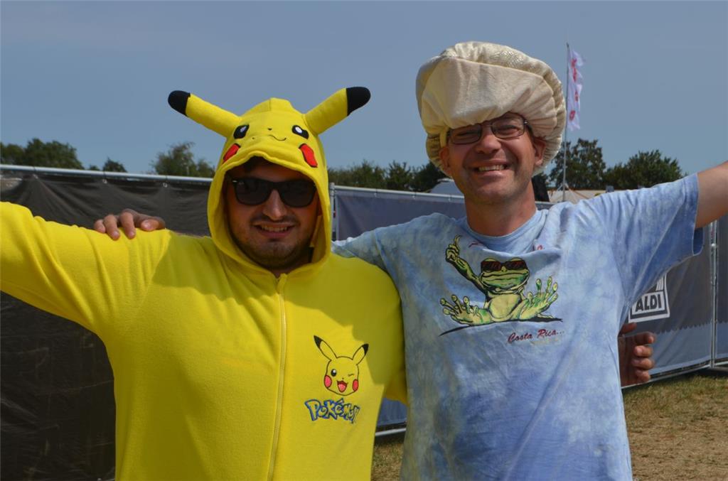 Julian Pacheco und Nils-Torge Raflewski aus Bremerhaven als Pikachu und Schnecke...
