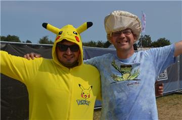 Julian Pacheco und Nils-Torge Raflewski aus Bremerhaven als Pikachu und Schnecke...