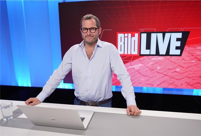 Machtmissbrauch: Axel Springer feuert „Bild“-Chef Julian Reichelt Julian Reichelt, Chefredakteur «Bild», steht im Studio des TV-Senders «Bild».