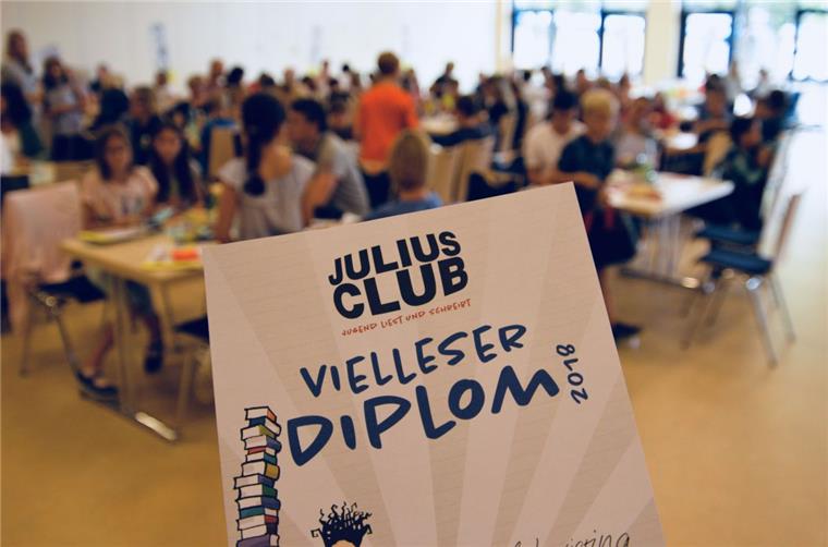 Julius-Club in Tarmstedt: Wer in den Ferien fünf oder mehr Bücher gelesen hatte, bekam zum Abschluss ein Vielleser-Diplom. 