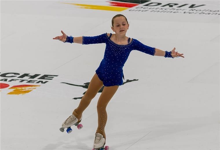 Zweimal Gold für Rollkunstläufer aus Bremerhaven Juna Rinas vom ERC Bremerhaven belegte in ihrer Altersklasse den elften Platz bei der deutschen Kür-Meisterschaft in Göttingen.