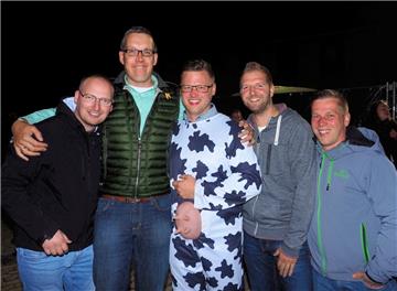 Jungs aus Sievern und Holßel - und einer sogar im &quot;Kuh-Look&quot;.