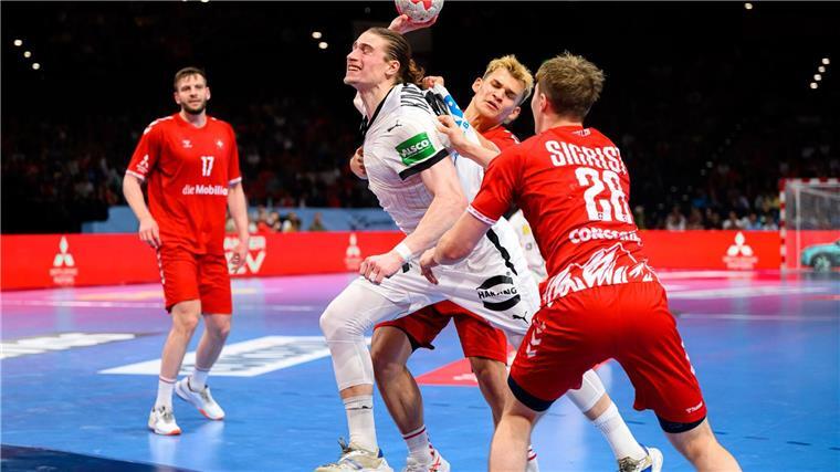 Remis in der Schweiz: Handballer bauen Serie aus Juri Knorr sicherte den deutschen Handballern gegen die Schweiz in letzter Sekunde ein Remis.