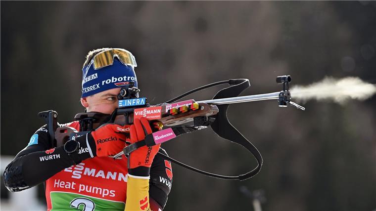 Deutsche Biathleten im Massenstart abgeschlagen Justus Strelow wird 17. und damit bester Deutscher.