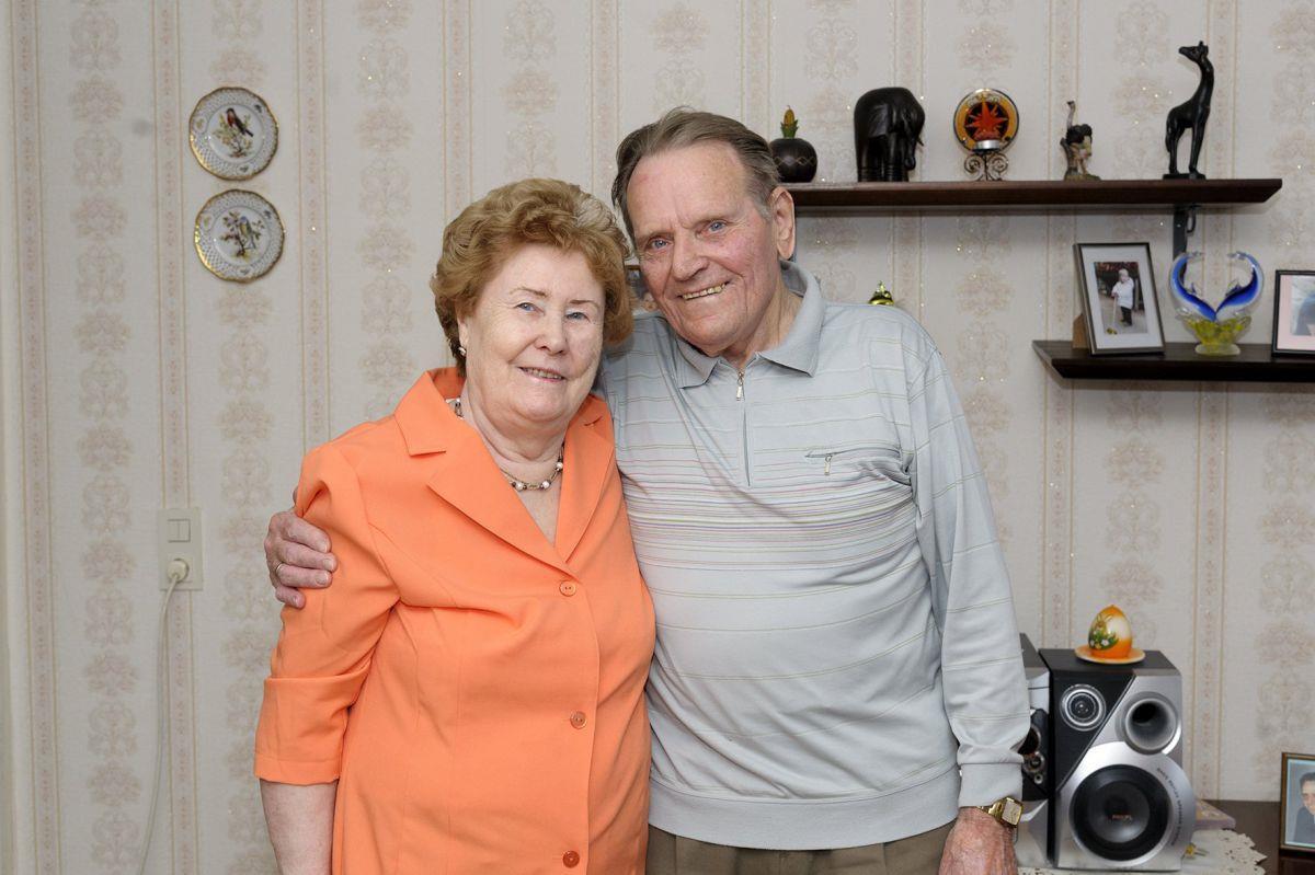 Käthe und Günter Leuteritz feiern heute ihren 60. Hochzeitstag. Verliebt haben sie sich, als sie sich beim Tanzen kennen lernten. Seit 13 Jahren lebt das Paar in Bremerhaven.