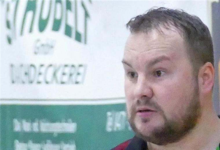 Diesem Bremerhavener hat Niclas Füllkrug vor dem Schottland-Spiel die Hand gebrochen Kai Flathmann, Fußball-Fan aus Bremerhaven, hat beim Spiel der DFB-Elf gegen Schottland eine gebrochene Hand davon getragen.