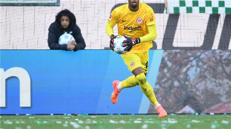 Kam zu seinem Bundesliga-Debüt: Frankfurts Torwart Kaua Santos.