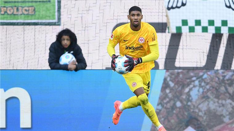 Kam zu seinem Bundesliga-Debüt: Frankfurts Torwart Kaua Santos.