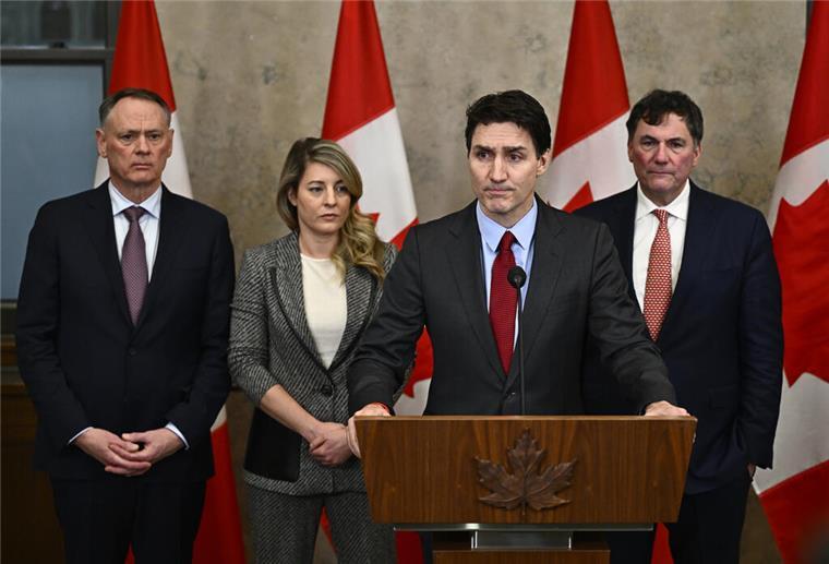 Trump zündet Handelskrieg! Harte Zölle gegen China, Kanada & Mexiko Kanadas Premierminister Justin Trudeau spricht zu den Medien, nachdem US-Präsident Trump eine Reihe von Zöllen gegen Kanada, Mexiko und China verhängt hat.
