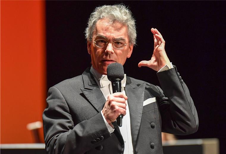 Kapellmeister Hartmut Brüsch hat dieses Jahr das Adventskonzert gemeinsam mit vier Sängern in der Dionysiuskirche aufgezeichnet. 