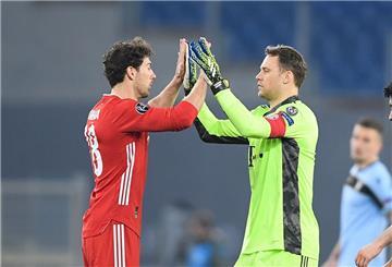 Kapitän Manuel Neuer (rechts) und Mittelfeldspieler Leon Goretzka 