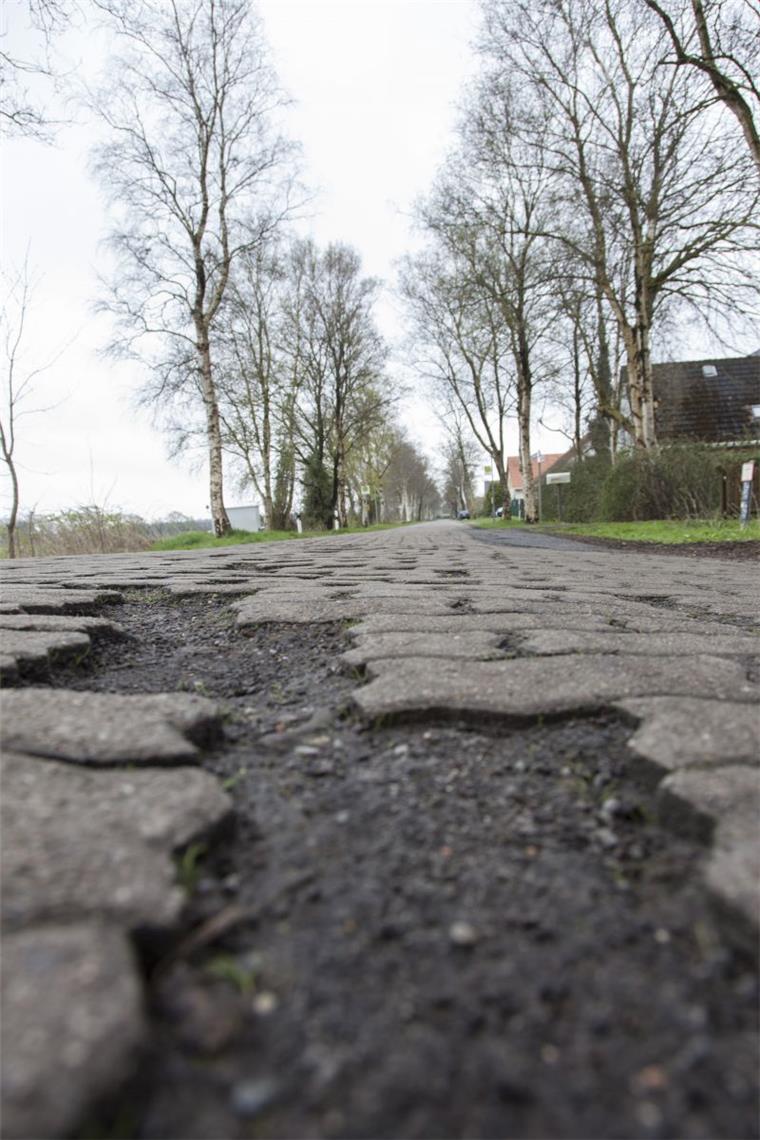 Kaputte Straßen gibt es auch im Landkreis Cuxhaven genug. 
