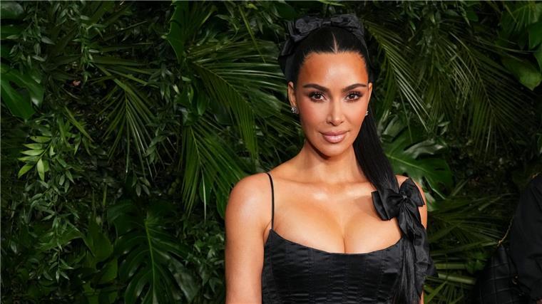 Prozess um Raubüberfall auf Kim Kardashian in Paris begonnen Kardashian blieb bei dem Überfall körperlich unversehrt, zeigte sich aber sehr schockiert. (Archivbild)
