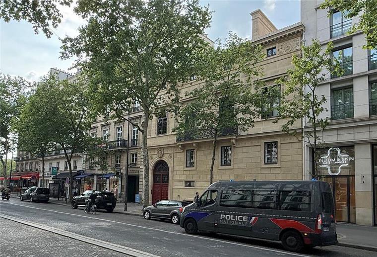Kim Kardashian sagt zu Überfall in Paris vor Gericht aus Kardashian überstand den Überfall in einer Luxusresidenz körperlich unversehrt, stand allerdings danach unter Schock. (Archivbild)